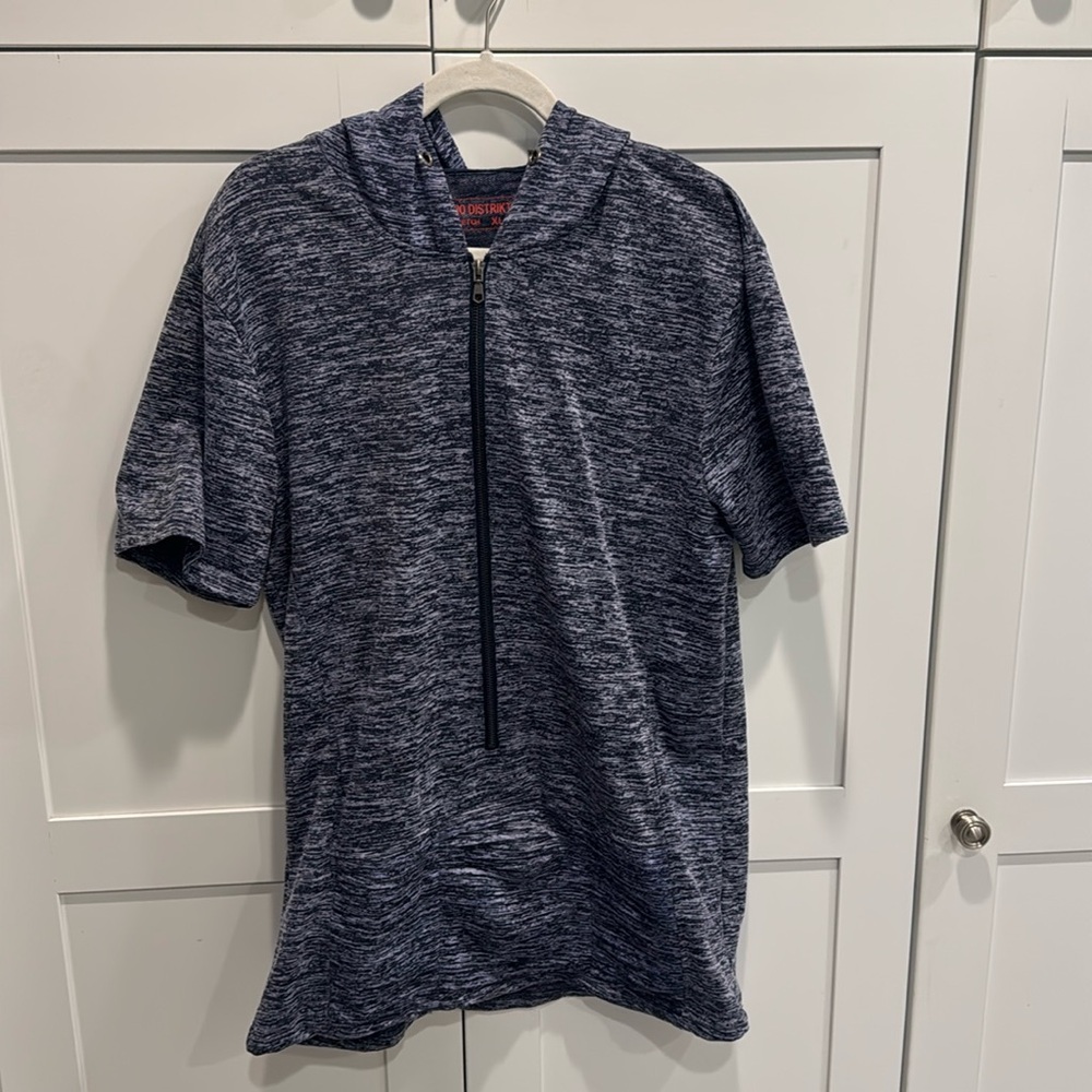 Never worn✨ XL Men’s Retro Distrikt🙋‍♂️